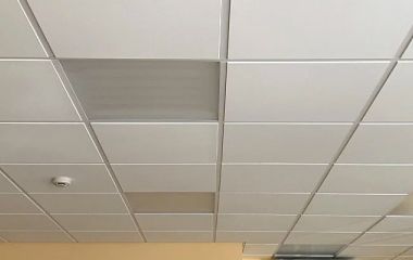 Потолочная плитка: как сделать, чтобы не выглядело дешево