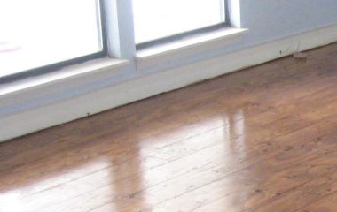 Тихая война под полом: почему ламинат может щелкать на бетонной стяжке